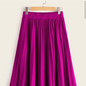 Solid pleated midi skirt